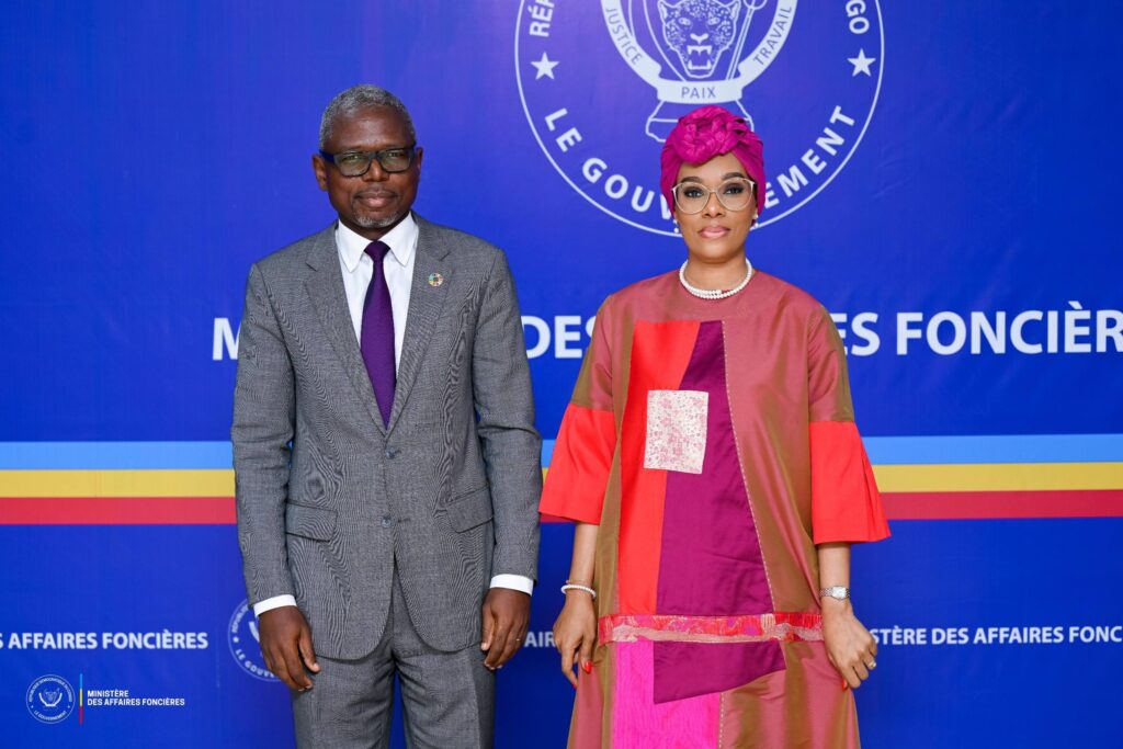 S.E. O'Neige N'SELE, Ministre des Affaires Foncières, et le Représentant résident du PNUD en RDC, M. Damien MAMA